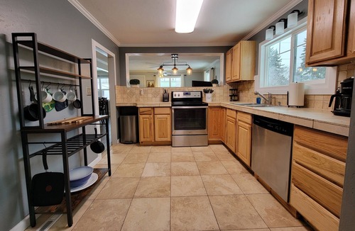 Columbia Falls House | THE AVOCADO ABODE - Glacier National Park Columbia Falls Whitefish KIDS CHOICE!