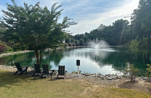 Cumberland Apartment | The Brave's 1st Base 2BD-2BTH, Free PRK, 5 min walk to Truist Park & The Roxy