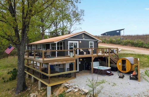 Omaha House | The Breakaway at Table Rock- Sauna, Hot Tub, Kayak, Full Upper and Lower Porches