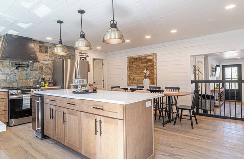 Fort Ann House | The Farmhouse-Charming 4-Bedroom House- Hot Tub- Lake Access with Dock Space