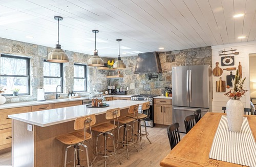 Fort Ann House | The Farmhouse-Charming 4-Bedroom House- Hot Tub- Lake Access with Dock Space