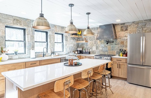 Fort Ann House | The Farmhouse-Charming 4-Bedroom House- Hot Tub- Lake Access with Dock Space