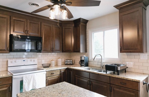 Bonneauville House | The Gathering Place at Gettysburg. Spacious 4 Bdrm Retreat with deck and grill.