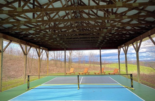 Cambridge House | The Kingfisher 2 BR "Where the Wild Things Are" Author's Retreat with Pickleball