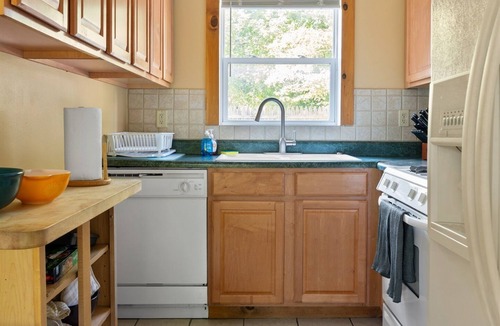Lake George House | The Lake George Village House|EV Charger|King Bed|Outdoor Dining|Walkable