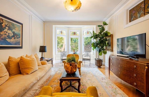 Nob Hill Cabin | The Marilyn Monroe Suite, Private Room atop of Nob Hill