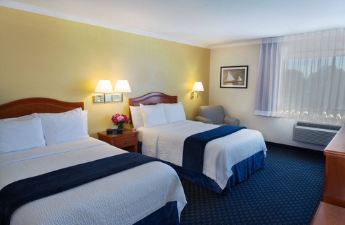 San Leandro Hotel | The Marina Inn on San Francisco Bay