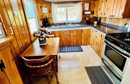 New Gloucester House | The Point - A tranquil Lakefront 2-bedroom cottage-style home on Sabbathday Lake