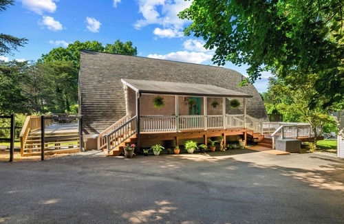 Long Green House | The Quonset Haven-4BR Lux Private Retreat on 2 acres w/massage chair in Phoenix