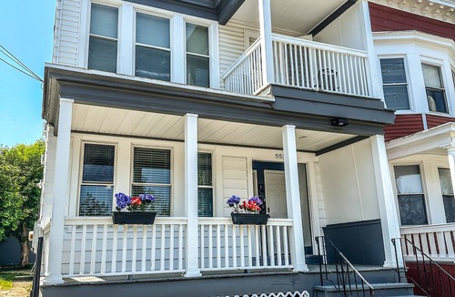 Albany Apartment | "The Rustic Home" - In the heart of Albany - 3 Bedroom - Sleeps 6