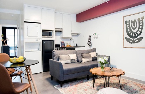 Virginia Highland Apartment | The Scarlet – Midtown Apt w/Balcony & Skyline