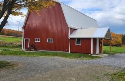 Fredonia House | The Stable at Windmill Ridge Farm