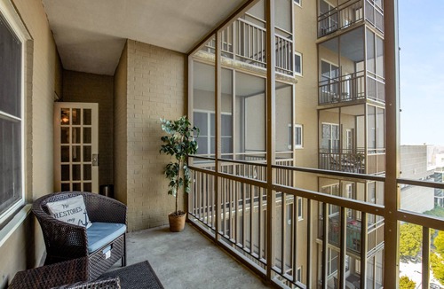 Peachtree Center Condo | The VFT Crown Suite-Downtown Atlanta Location