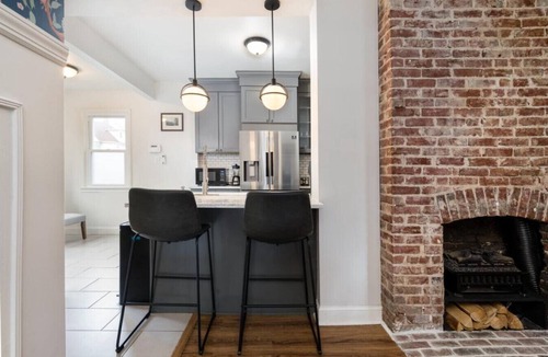 North Side House | The Victorian Blue 25min to NYC