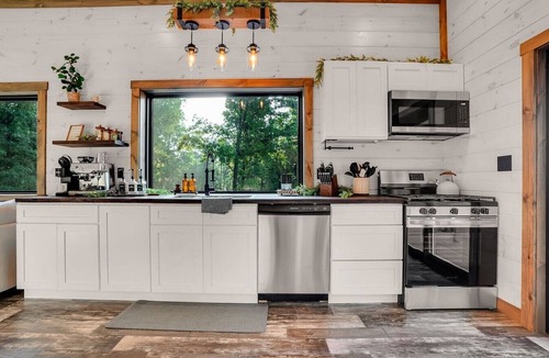 Loyalton Cabin | Tower Treehouse | Rooftop Hot Tub Sky Bridge Wellness Retreat