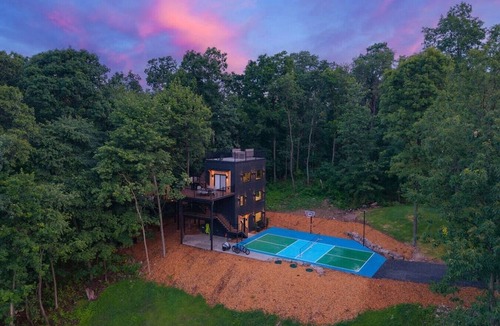 Loyalton Cabin | Tower Treehouse | Rooftop Hot Tub Sky Bridge Wellness Retreat