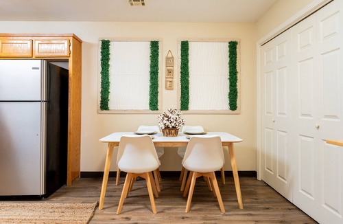 Springdale House | Townhome with a peaceful, soothing vibe, featuring KING and QUEEN size beds
