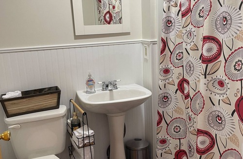 Gansevoort House | Track Retreat. Minutes to the Saratoga Race course, Saratoga Springs