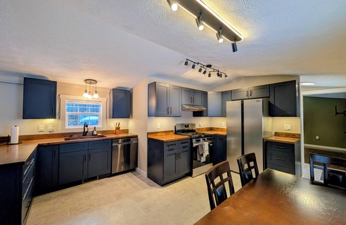 Whitefield House | Trailside Retreat Minutes from 500 Acres of State Park