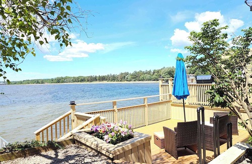 Cumberland Head House | Tramonto Cottage on the Lake Hot Tub Pet Friendly