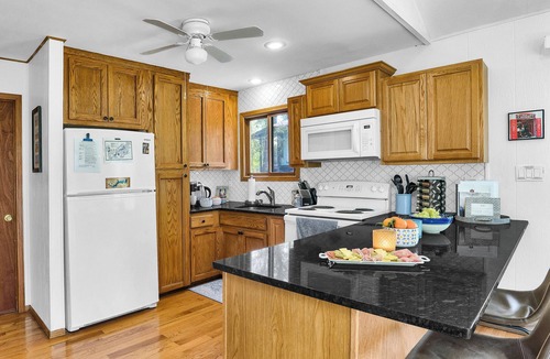 Lake Ariel Cabin | Tranquil Lake Retreat Dog-Friendly Lakes Pools Beaches Spacious Family Escape