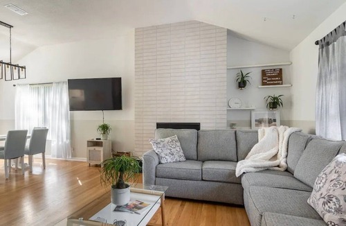 Lakewood Villa | Tranquil multilevel waterfront villa