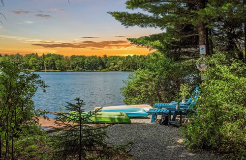 Pocono Summit House | Tranquil Waterside by AvantStay | Lakefront, Dock, Game Room, Boats Included