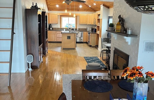 Sodus House | Tranquility Lake House: beautiful location on the water with lake access