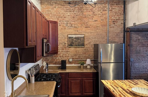 Utica Apartment | True Loft at Baggs Square-Walking distance to Wynn Hospital
