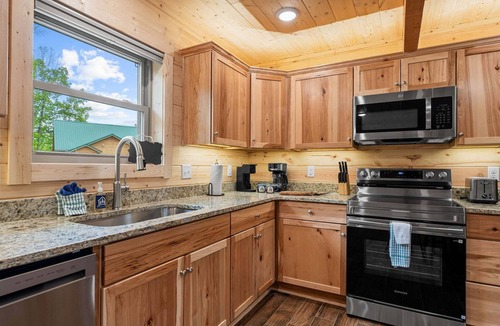 Ridgedale Cabin | True Log Cabin Near Thunder Ridge & Big Cedar Pvt Hot Tub Free Attraction Tickets Bonus Loft