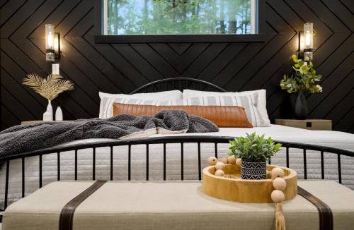 Pickens House | Two Knights Luxury Cabin