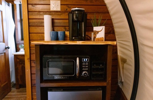 Waterfall House | Unique Covered Wagon Tiny Home | Beautiful Sunrises - Fire Pit - Grill - Stargazing - Glamping