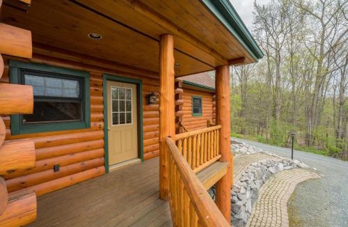 Johnsonville House | Unique log cabin on the Hudson, minutes to Saratoga