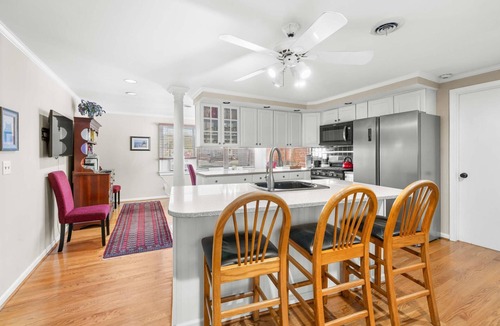 Clarence Apartment | Updated Apartment on Main Street - Clarence, NY