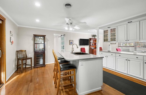 Clarence Apartment | Updated Apartment on Main Street - Clarence, NY