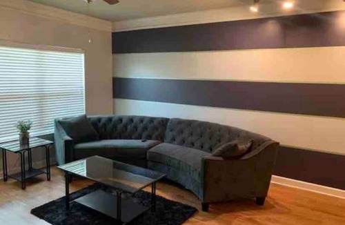 Westside House | Upscale apt. in Central downtown location