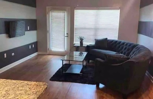 Westside House | Upscale apt. in Central downtown location
