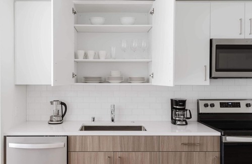 Hayward Apartment | Upscale Hayward 1BR w/Heated Pool & On-Site Restaurants, by Blueground