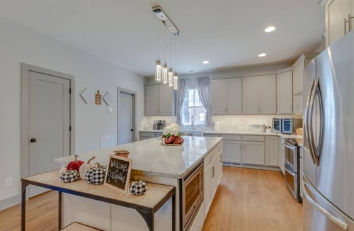 Historic Waverly House | Upscale & Modern | Premier Location & Experience