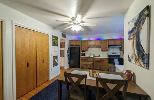 Mattydale Apartment | Upstairs 1-bedroom apartment 15mins to Upstate