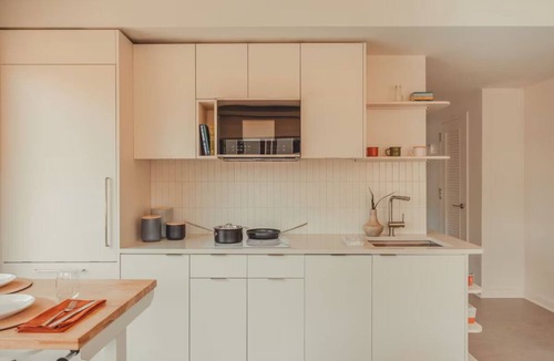 Old Fourth Ward Hotel | Urban-Chic Haven | Perfect for Market Trips, Park Walks & City Exploring