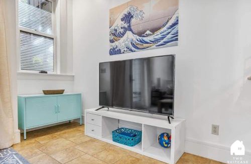 Downtown Berkeley Apartment | #Urban Elegance 3BR With Parking Near UC BART & Downtown