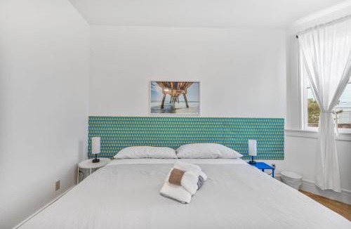 Downtown Berkeley Apartment | #Urban Elegance 3BR With Parking Near UC BART & Downtown