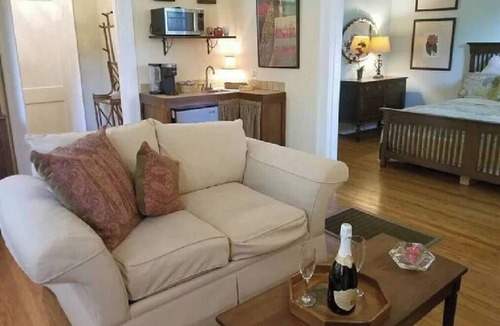 Downtown Little Rock Cottage | Urban Guest Cottage.