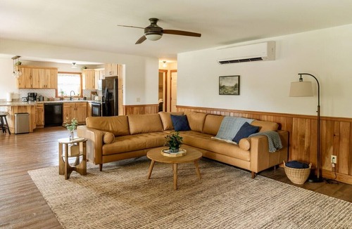 Shippensburg Apartment | Valley View Retreat| Close to Downtown| Sleeps 7