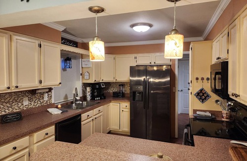 Valparaiso House | Valparaiso Oasis HotTub, Near Destin Beaches & Outdoor Fun. Great for Families.