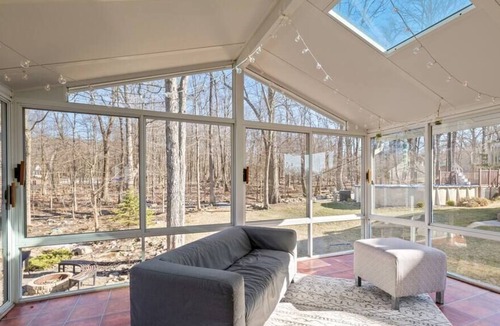 Monroe House | Vast and Stunning 5BR House w Pool