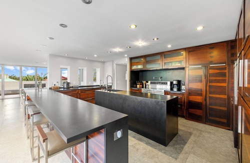 Hawaii Kai Villa | Villa Luana – Saltwater Pool Retreat with Mountain Views , Near Sandy Beach