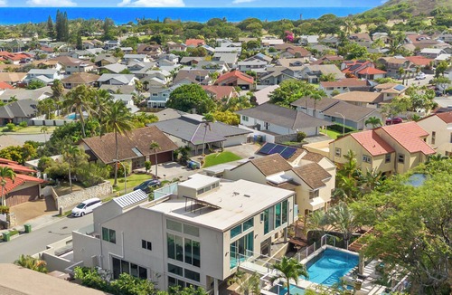 Hawaii Kai Villa | Villa Luana – Saltwater Pool Retreat with Mountain Views , Near Sandy Beach