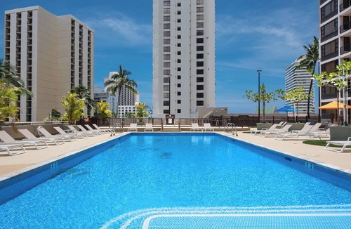 Waikiki Condo | Waikiki escape w/ocean views & beach gear